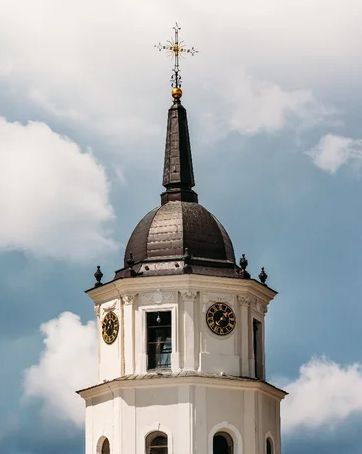 Vilniaus arkikatedros varpinės lietuviškas kryžius