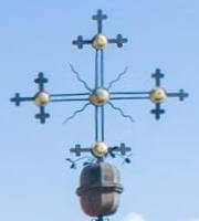 Šv. arkangelo Mykolo bažnyčios bokštų lietuviškas kryžius