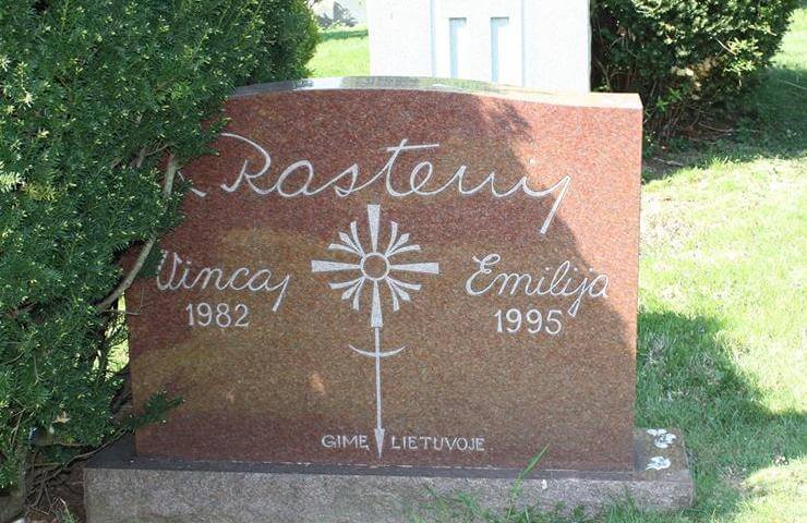 Lietuviškas kryžius Niujorko Cypress Hills kapinėse Amerikoje